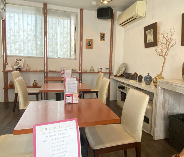 クラフトカフェの店内