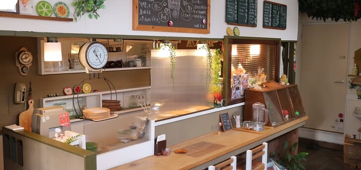 てんとう虫カフェ 店内（出典：https://www.101064pafecafe.com/）