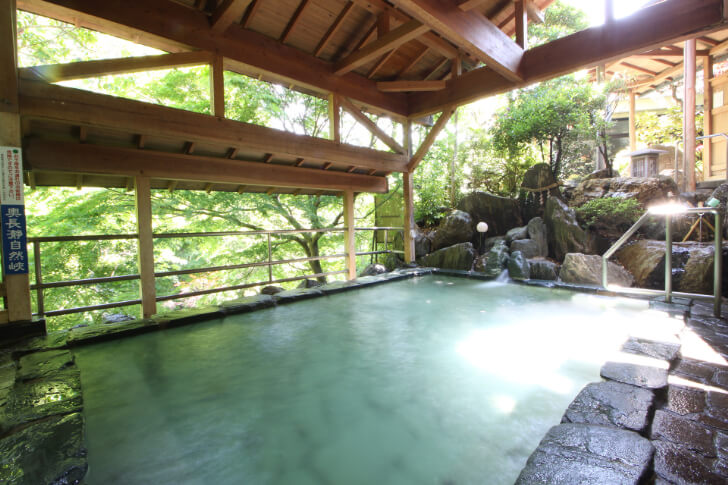 「秩父温泉 満願の湯」の露天風呂(出典:秩父温泉 満願の湯)