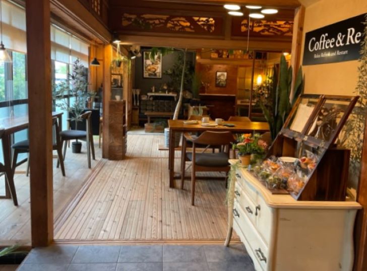 古民家を改装したCoffee&Reの店内