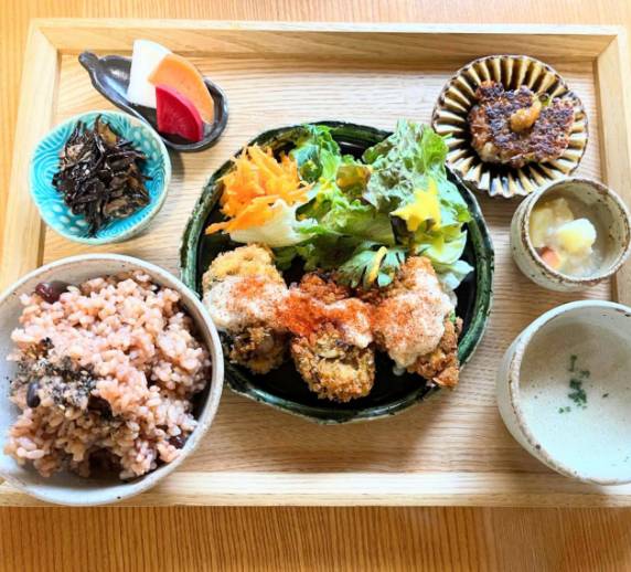 日替わり定食（出典：発酵食堂ろじうら）