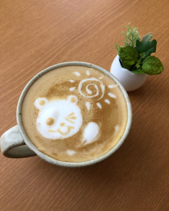 ラテアートか描かれたカフェラテ（出典：Espoir Instagram）
