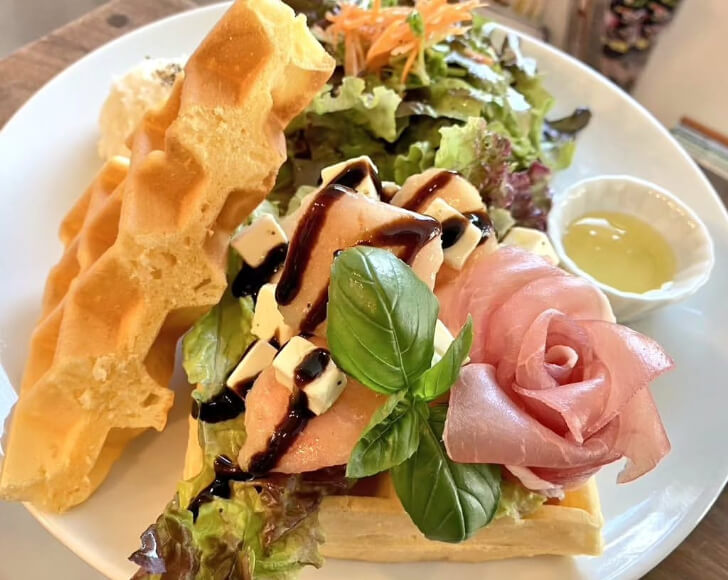 季節限定のワッフル(出典:WORKERS CAFE Instagram)