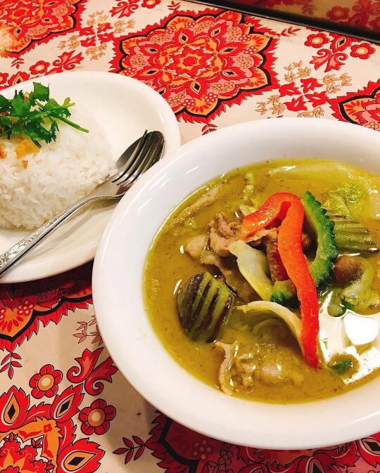 グリーンカレーとライス(出典:バックパッカーズランチInstagram)