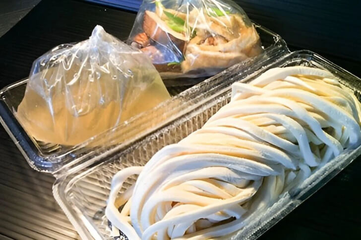 田舎っぺうどんのテイクアウトうどん(出典:元祖田舎っぺうどん 本店)