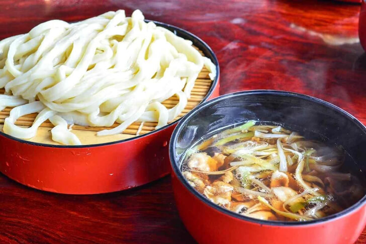 田舎っぺうどんの塩ねぎ汁うどん(出典:元祖田舎っぺうどん 本店)