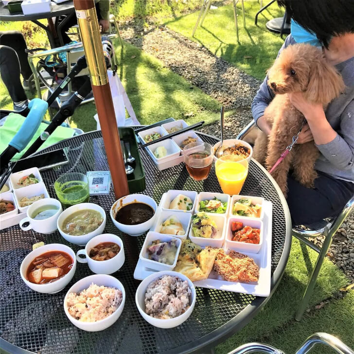 マーケットテラスのビュッフェ(出典:Market Terrace Instagram)