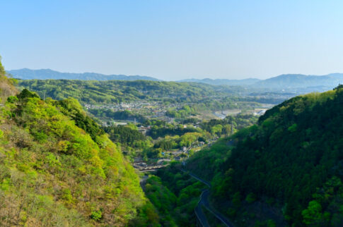 浦山ダムから見た秩父市街地方面の景色