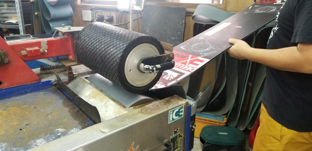 スノボメンテナンス(出典:SUFFICE)