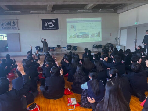 鶴ヶ島清風高校の「空き家」に関する授業風景