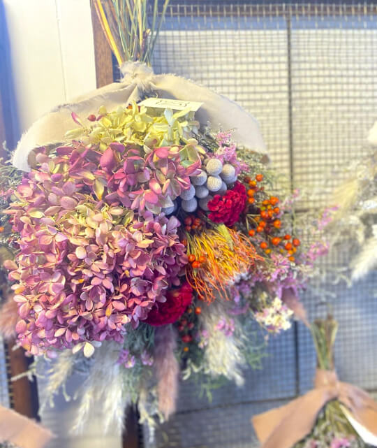 色鮮やかな紫陽花のドライフラワー
