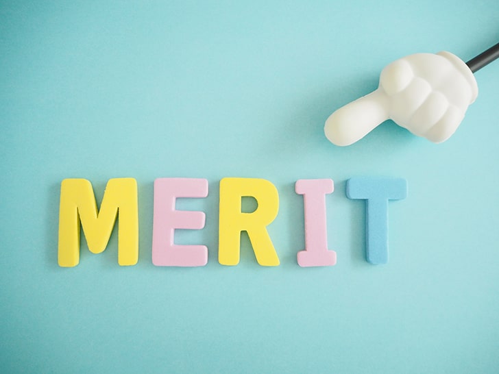 MERITの単語と指差し棒（出典：pixta.jp）