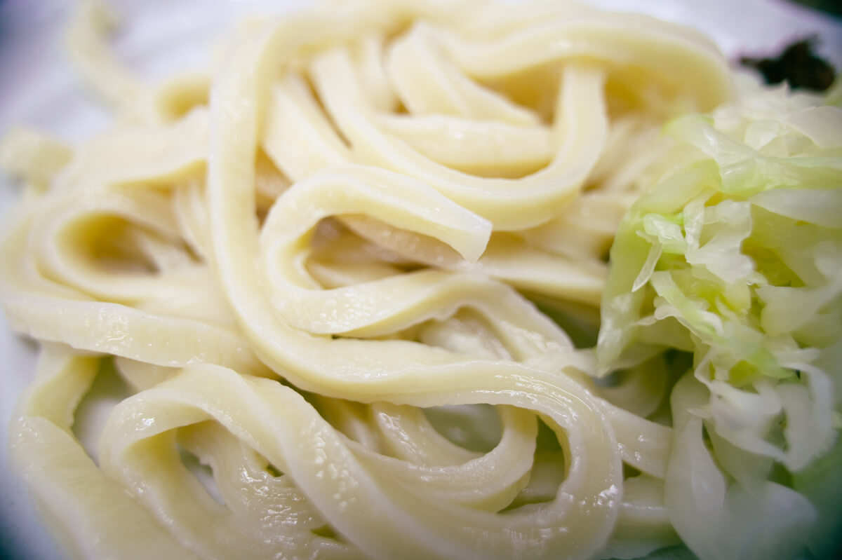 吉田うどんの麺（出典：pixta.jp）