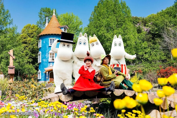 ポーズをとるムーミン谷の仲間たち（©Moomin Characters™）