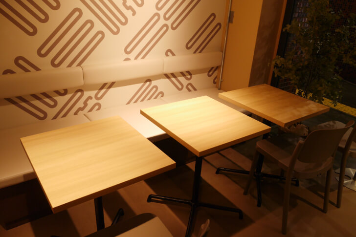 バーガーテラス大宮の店内席