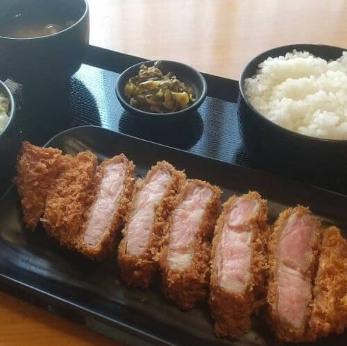 分厚い肩ロースカツのとんかつ定食（出典：キセキ食堂）