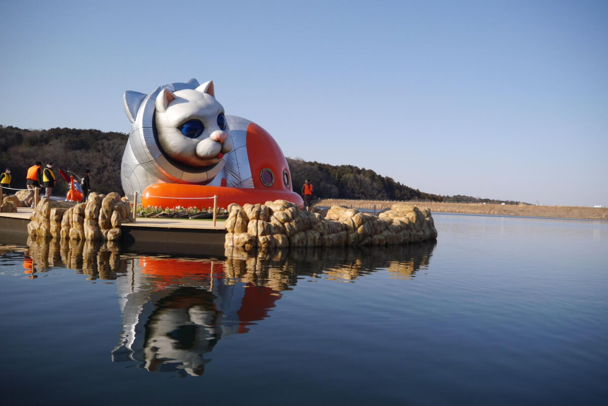 宮沢湖に浮かぶ猫の島