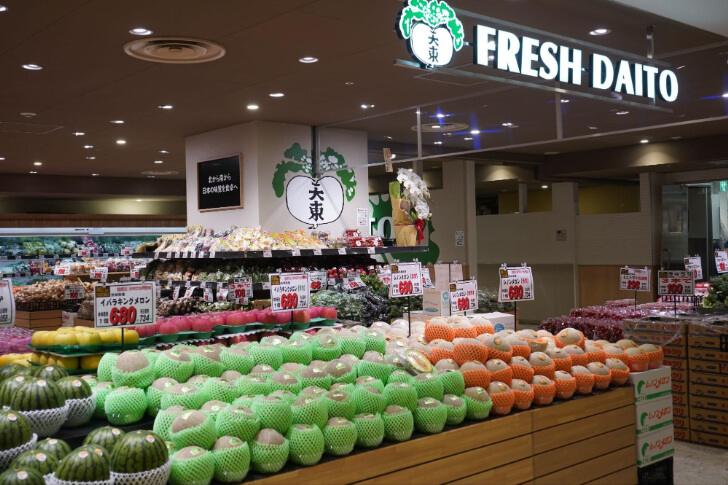 青果専門店フレッシュダイトーの看板
