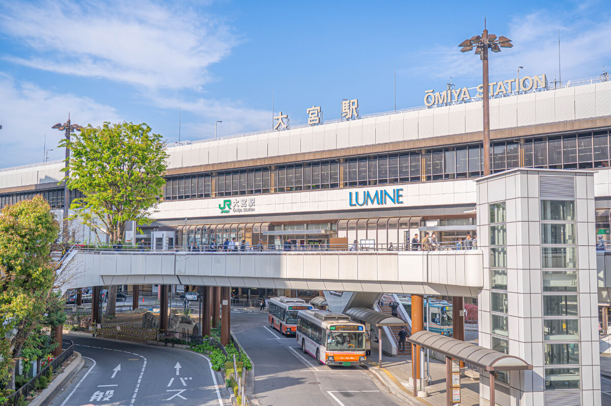 大宮駅前の風景（出典：pixta.jp）