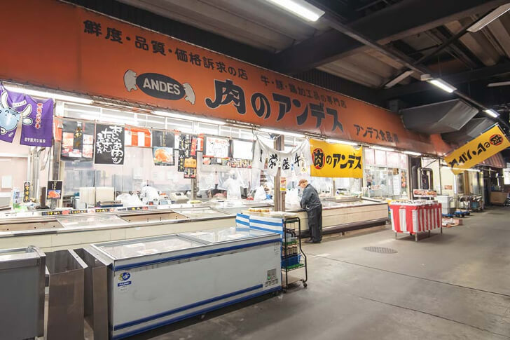 ミートテラバヤシ越谷店の売り場風景（出典：越谷市場）