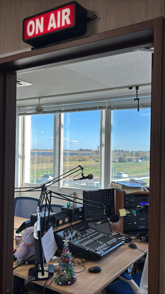 スタジオの窓から見える自然の風景