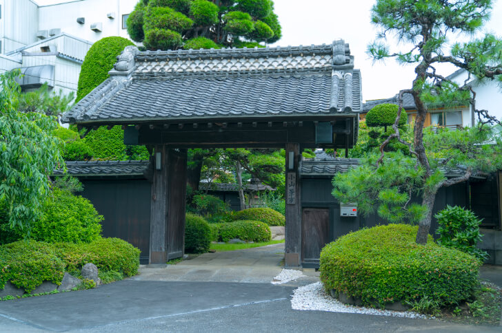 小山本家酒造の入り口門(提供:株式会社小山本家酒造)