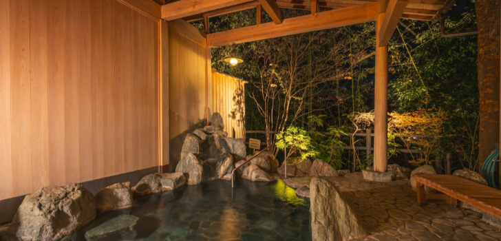 秩父の小鹿野町から湧き出る天然温泉（出典：梁山泊）