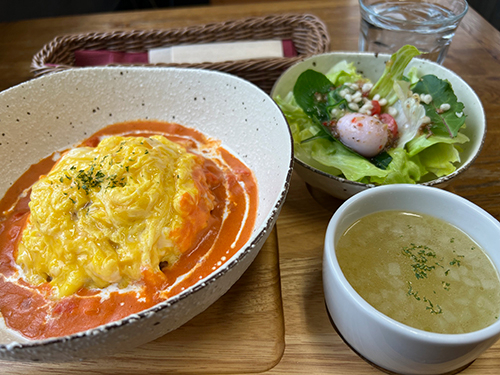 フランスうずらの贅沢オムライス（出典：うずら屋）