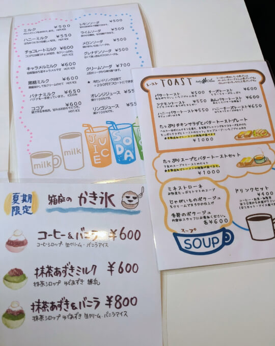 カフェ箱庭のドリンクとフードメニュー