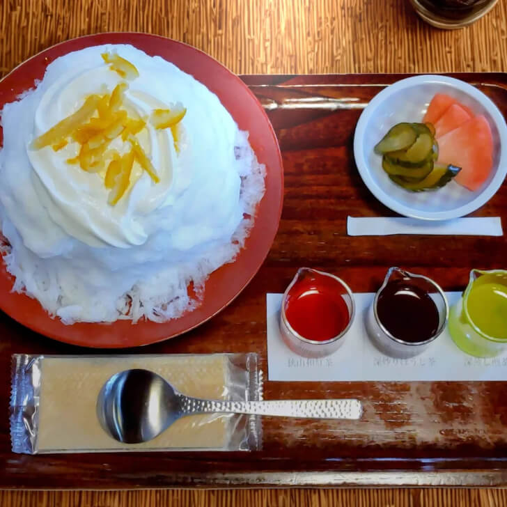 ヨーグルトのエスプーマがのった「白いかき氷」(出典:畑屋Instagram)