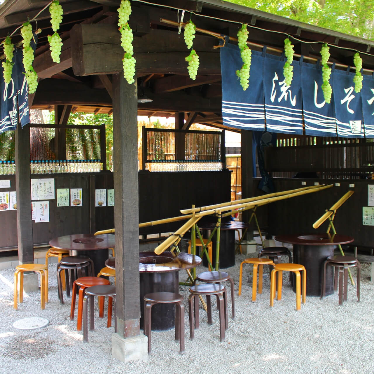 夏季限定の流しそうめん会場(出典:長瀞温泉 花のおもてなし 長生館Instagram)