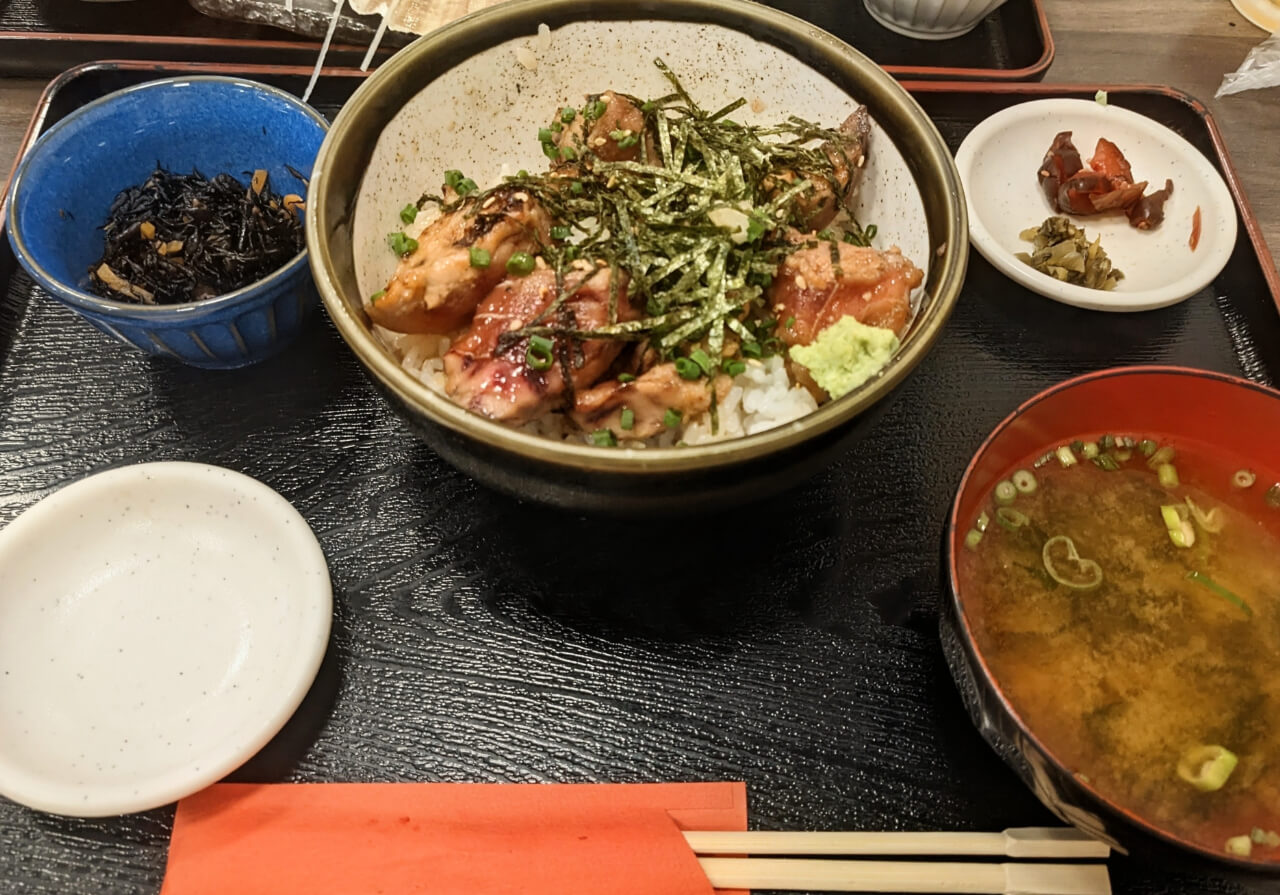 中トロ漬け炭火あぶり焼き丼