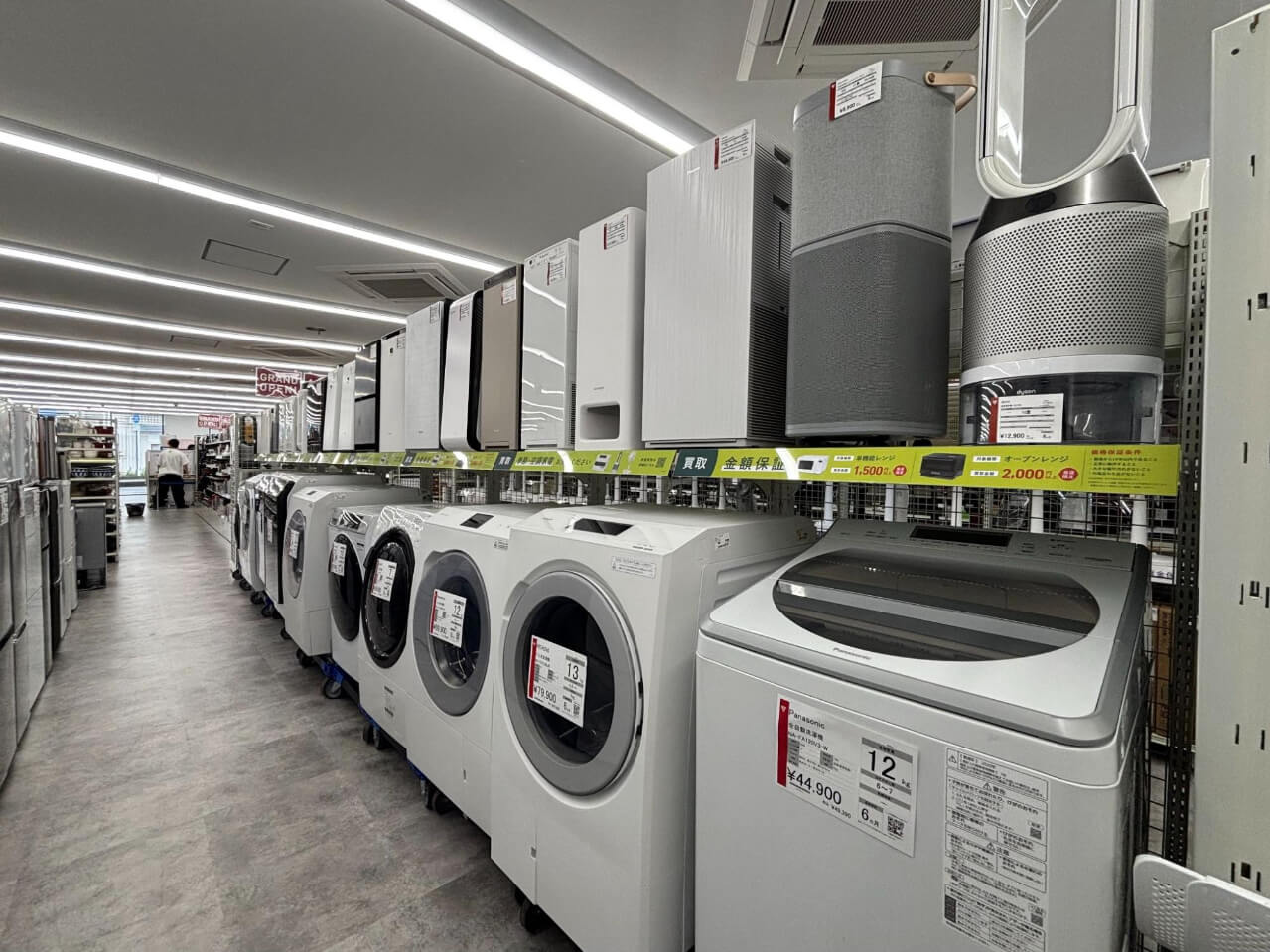 店内洗濯機売り場(提供:セカストインテリア新座片山店)