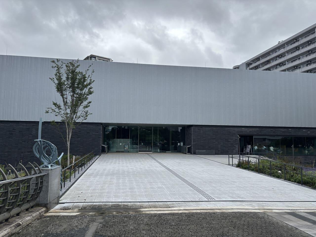 川口市立美術館_蜷川実花展_外観